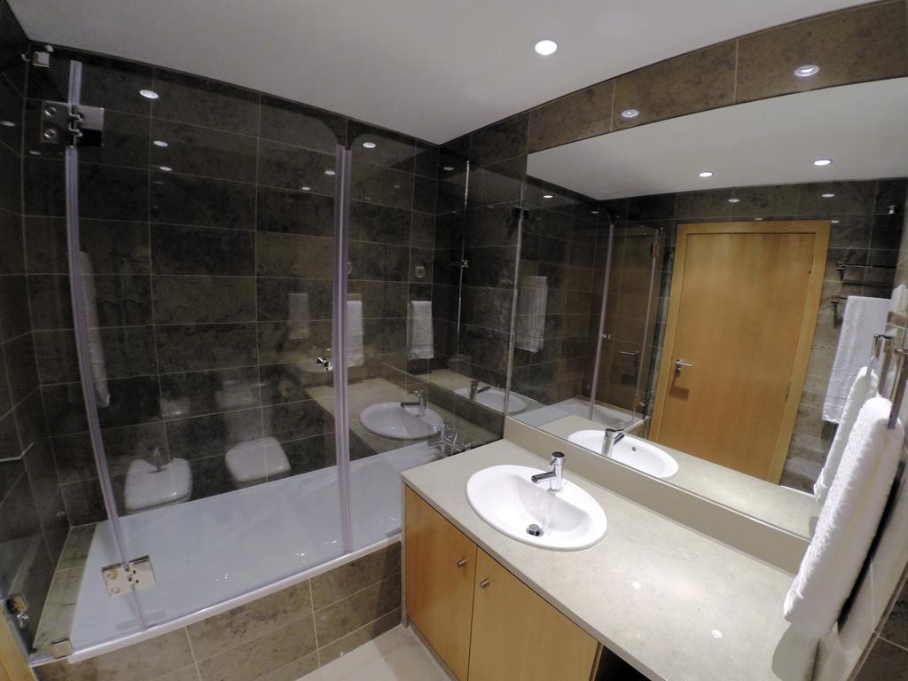 Finest Rentals - Expo Riverside Lisbon Room photo